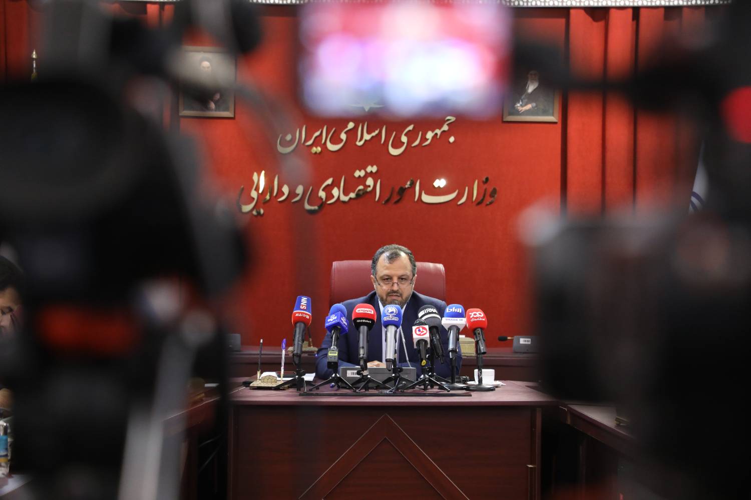 وزیر اقتصاد: دولت سیزدهم، ترمز زیان بانک ملی ایران را کشید 