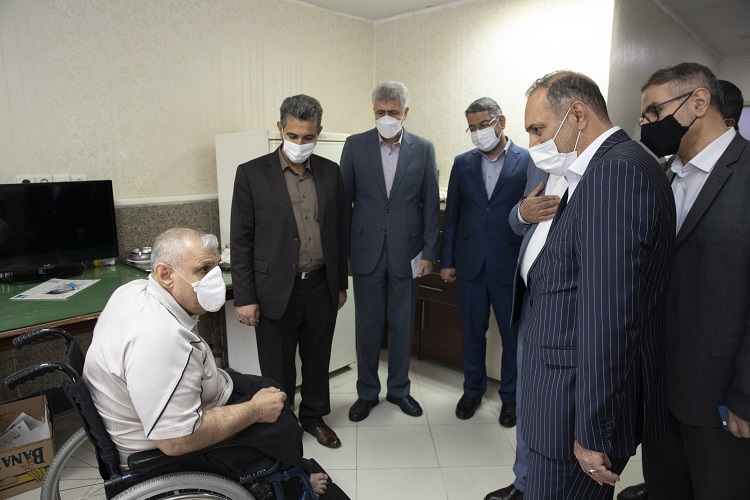 دیدار عضو هیات مدیره بانک ملت با جانبازان مرکز توانبخشی شهید بهشتی