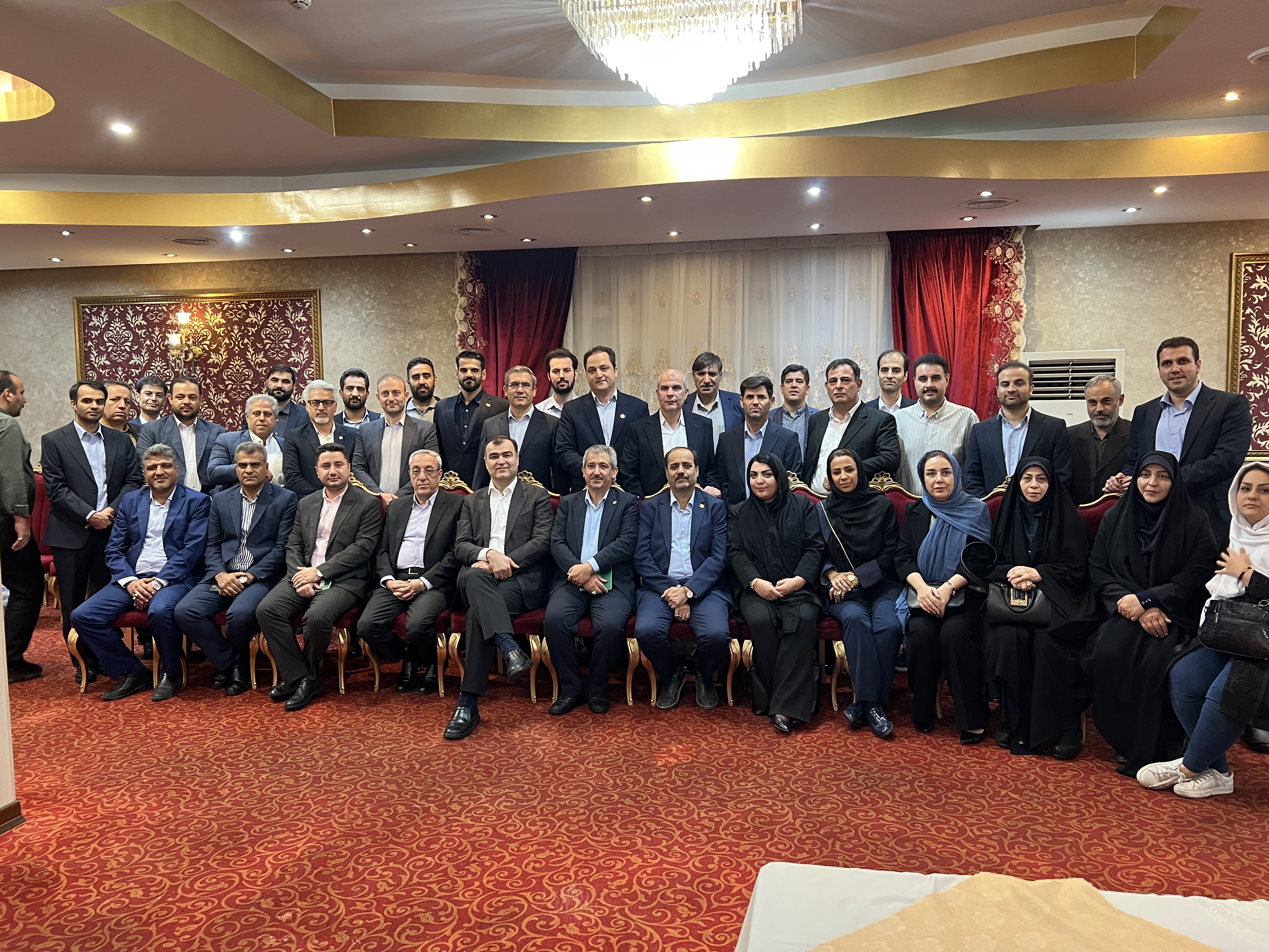 تأکید مدیرعامل بیمه البرز بر نوآوری در بازاریابی و عبور از رویکردهای سنتی فروش 