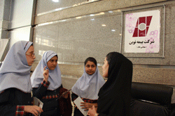 آشنایی دانش‌آموزان مجتمع آموزشی طاهره با خدمات بانکی در شعبه فلکه صادقیه بانک اقتصادنوین