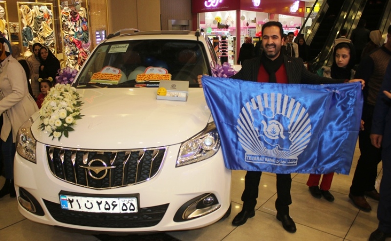 "صادقی" برنده خودرو هایما بانک تجارت در تبریز