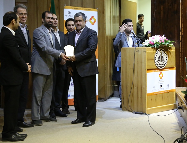 بانک انصار تندیس زرین جشنواره ملی نوآوری محصول برتر ایرانی را به دست آورد