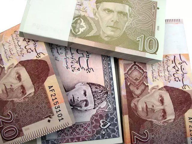 بانک مرکزی پاکستان مجبور به کاهش ارزش پول ملی شد