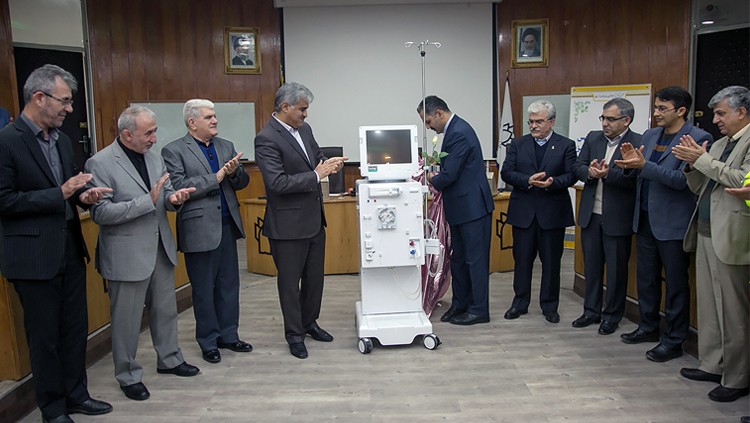 بانک‌ پاسارگاد 2 دستگاه آمبولانس و 1۰ دستگاه دیالیز به دانشگاه علوم پزشکی کرمانشاه اهداء کرد 