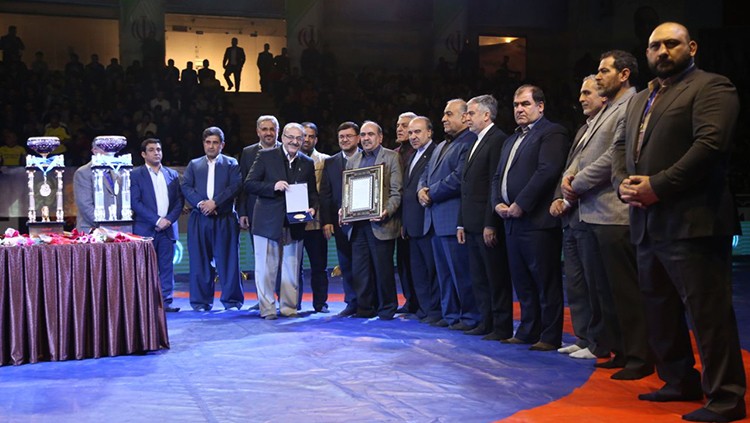 در مسابقات بین‌المللی کشتی آزاد جام تختی در کرمانشاه از بانک پاسارگاد تقدیر شد 