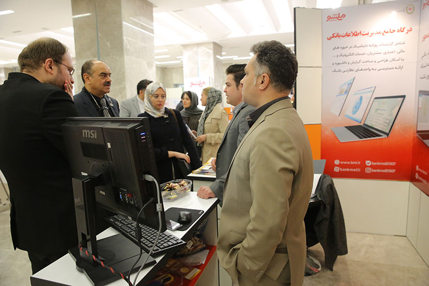 راه اندازی قابلیت تراکنش های بانکی با «کارت ملی هوشمند» در سامانه های بانک ملی ایران / بازدید مقامات ارشد الجزایر از نمایشگاه «ملی شو 2» بانک ملی ایران