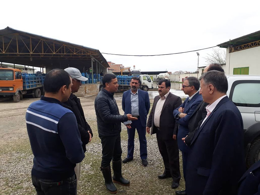 حضور عضو هیات مدیره بانک ملی ایران در مناطق سیل زده استان گلستان 