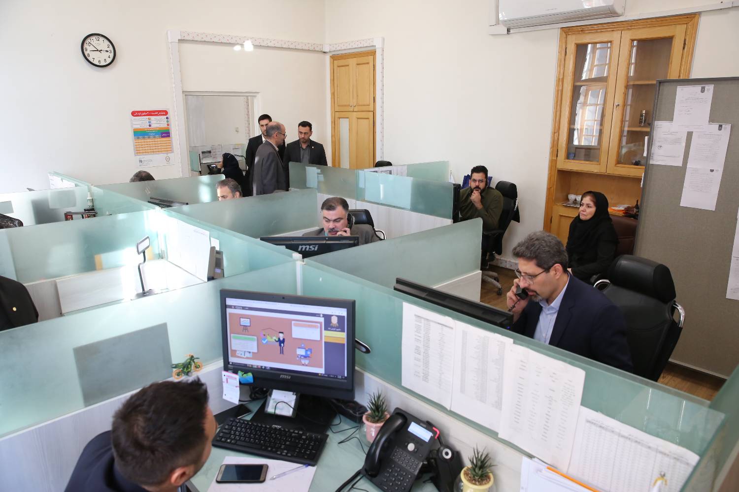 پاسخگویی معاون فناوری اطلاعات و شبکه ارتباطات بانک ملی ایران به سوالات مشتریان 